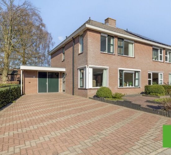 Kloetensweg 33A ruime 2-1-kap woning te koop via Reessink Makelaardij.